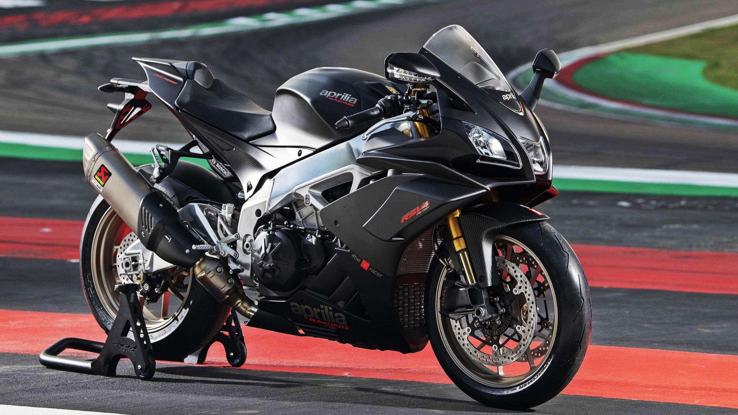 赛季中场:最令人期待的“明星之夜”精彩盘点,明星之夜音乐餐厅